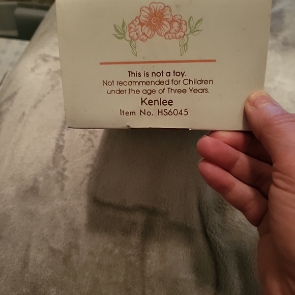 World Gallery Kenlee porcelain numbered doll - Picture 10 of 12